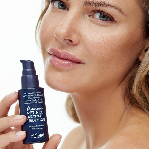 Carica immagine 1 in visualizzazione galleria. image mood of model posing with amazing retinol retinal emulsion